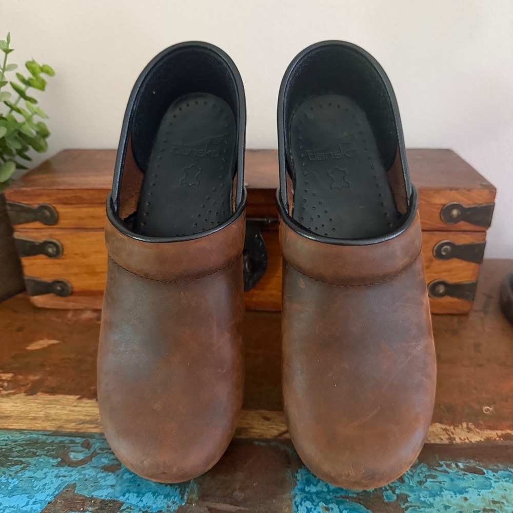 Dansko Professional Clogs Women 38 8 Brown Distressed Leather Comfort Work Shoes - Picture 3 of 6